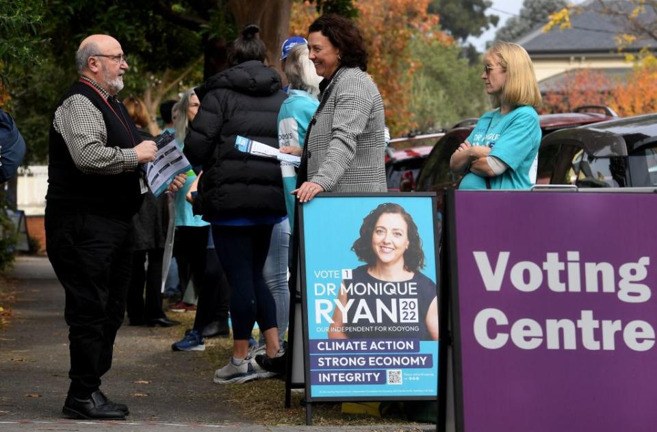 Independent candidate Monique Ryan (C) smiles at a pre-polling centre in Melbourne on May 12, 2022.<span class="copyright">William West—AFP/Getty Images</span>