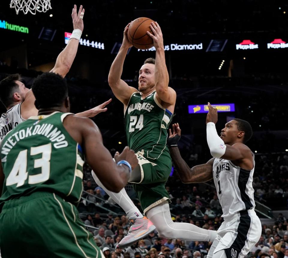 DEP-BAS BUCKS-SPURS (AP)