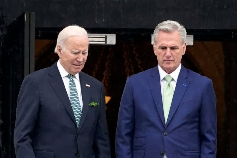 ▲美國總統拜登（Joe Biden）與眾議長麥卡錫（Kevin Owen McCarthy）宣佈已就提高美國債務上限達成原則性協議，並預計國會將在31日進行表決。資料照片。（圖／美聯社／達志影像）