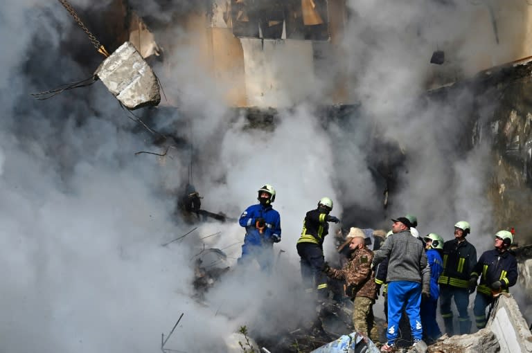 Bei der ersten größeren russischen Angriffswelle in der Ukraine seit Wochen sind mindestens 26 Menschen getötet worden, darunter fünf Kinder. (Bild: AFP)