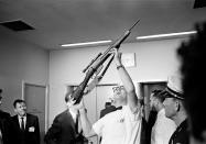 <p>Police Lt. J.C. Day holds aloft the bolt-action rifle with telescopic sight that was allegedly used in the assassination of President John F. Kennedy, Dallas, Texas, on Nov. 22, 1963. (Photo: AP) </p>