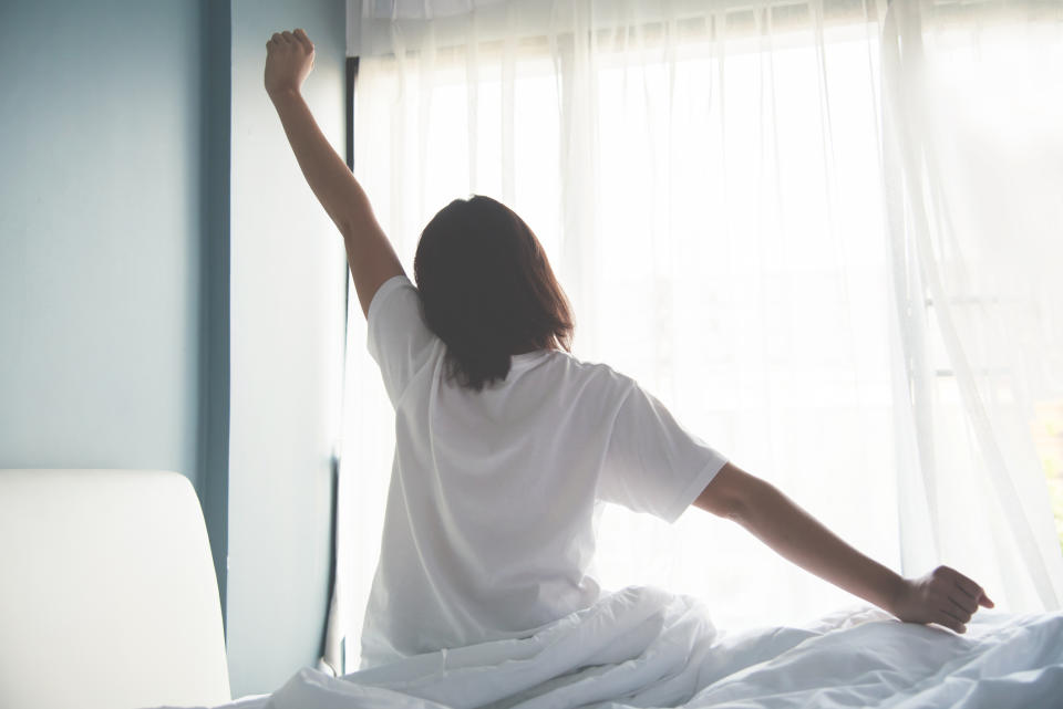 Früher aufstehen und fitter sein - das kannst du dir laut einer neuen Studie antrainieren. (Bild: Getty Images)