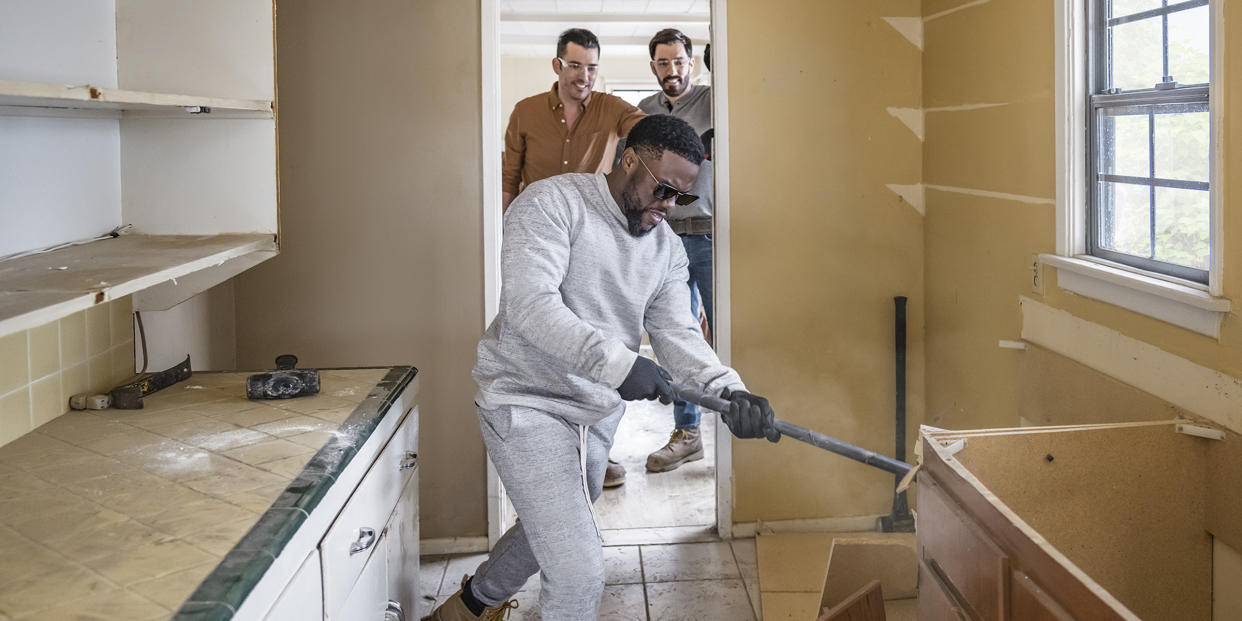 Kevin Hart takes on home renovation in 