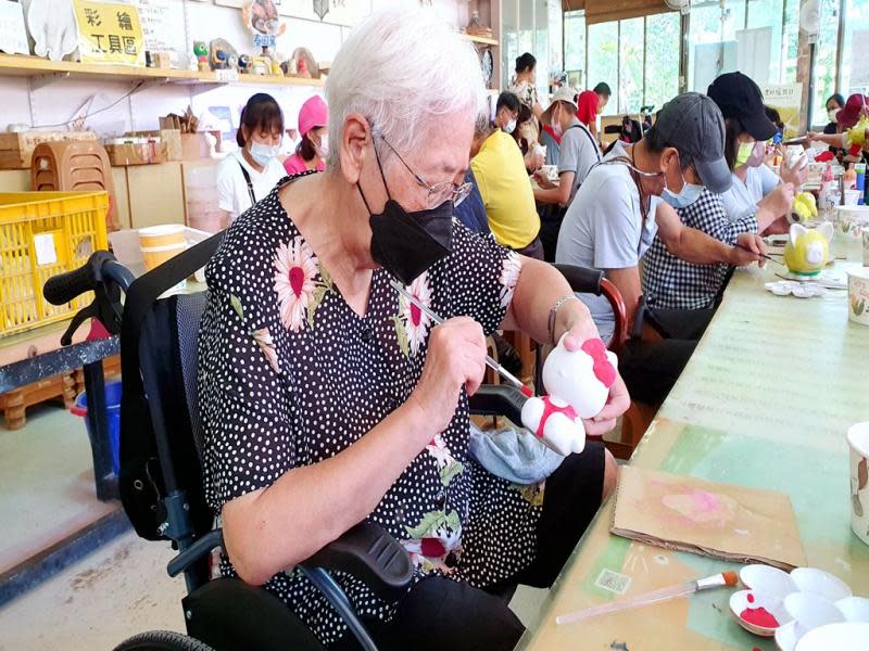 三義樂齡小旅行　銀髮夫妻牽手遊慢城手作超療癒