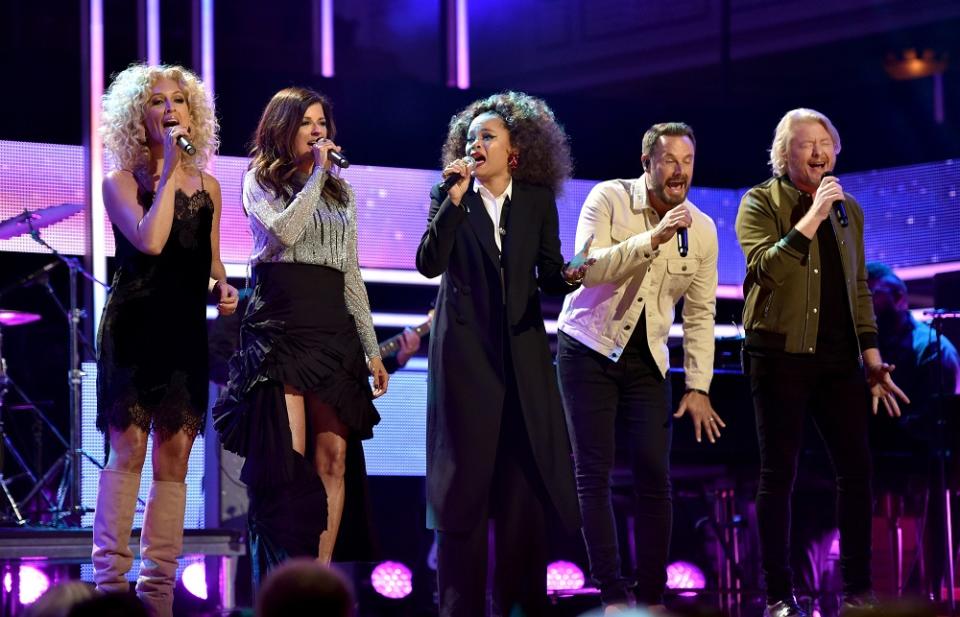 NASHVILLE, TN - OCTOBER 18: (L-R) Singer-songwriter Kimberly Schlapman and Karen Fairchild of Little Big Town, Andra Day, Jimi Westbrook and Philip Sweet of Little Big Town perform onstage at the 2017 CMT Artists Of The Year on October 18, 2017 in Nashville, Tennessee. (Photo by John Shearer/Getty Images for CMT)