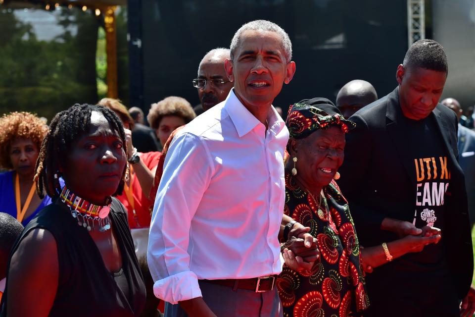 <p>Former US President, Barak Obama (C) with his step-grandmother Sarah (2R) and half-sister, Auma (L) arrive to unveil a plaque on July 16, 2018 during the opening of the Sauti Kuu Resource Centre, founded by his half-sister, Auma Obama at Kogelo in Siaya county, western Kenya. – Obama is in the east african nation for the first time since he left the US presidency and met with President Uhuru Kenyatta and opposition leader Raila Odinga in Nairobi. (Photo: Tony Karumba/AFP/Getty Images) </p>