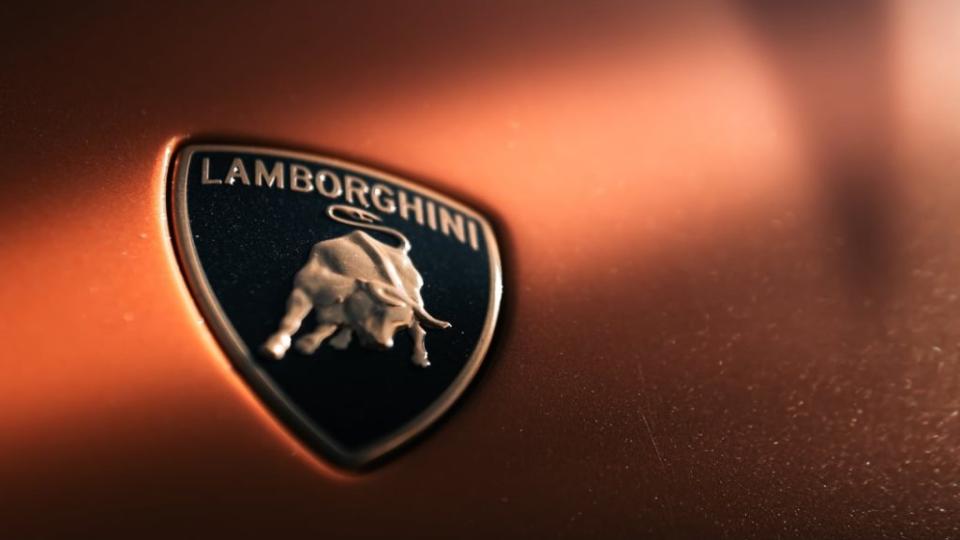 福斯集團旗下的Porsche在先前就已經表示正在積極研發合成燃料，現在 Lamborghini也加入其中。(圖片來源/ Lamborghini)