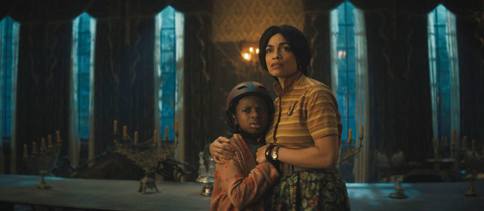 (L-R): Chase Dillon as Travis and Rosario Dawson as Gabbie in Disney's live-action HAUNTED MANSION.
