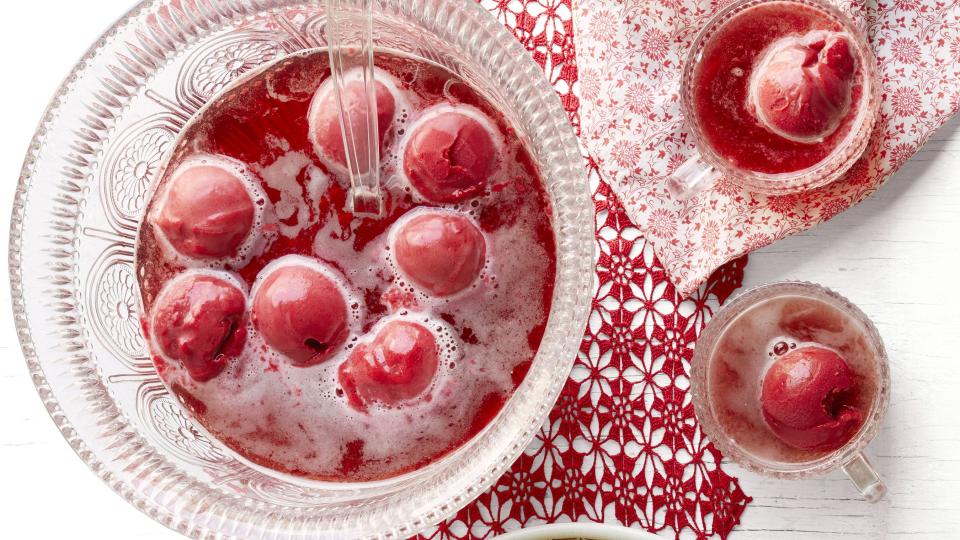 Try a Festive Christmas Punch for Your Holiday Party