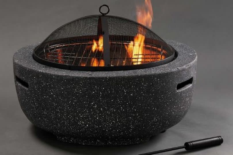 The new circle-shaped Stone Effect Firepit from Aldi is a barbecue and a firepit in one