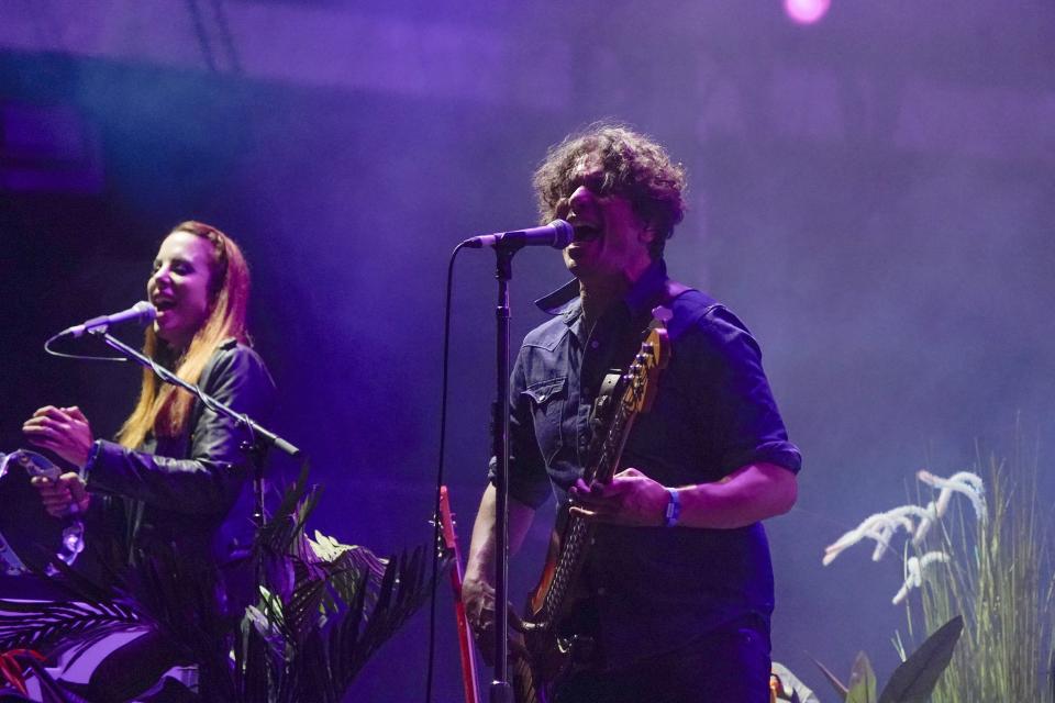 Russell Pritchard, bajista de Noel Gallagher's High Flying Birds, durante su concierto en el festival Corona Capital en la Ciudad de México, el domingo 19 de noviembre de 2023. (Foto AP/Aurea Del Rosario)