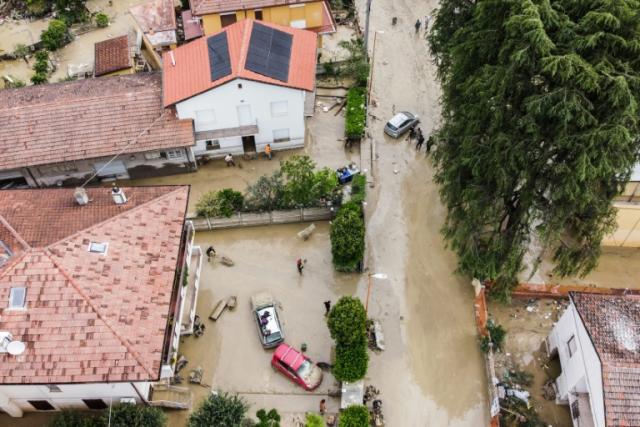 Vue aérienne de la ville de Cesena où de fortes pluies ont provoqué des inondations dans la région d'Émilie-Romagne, dans le nord de l'Italie, le 18 mai 2023