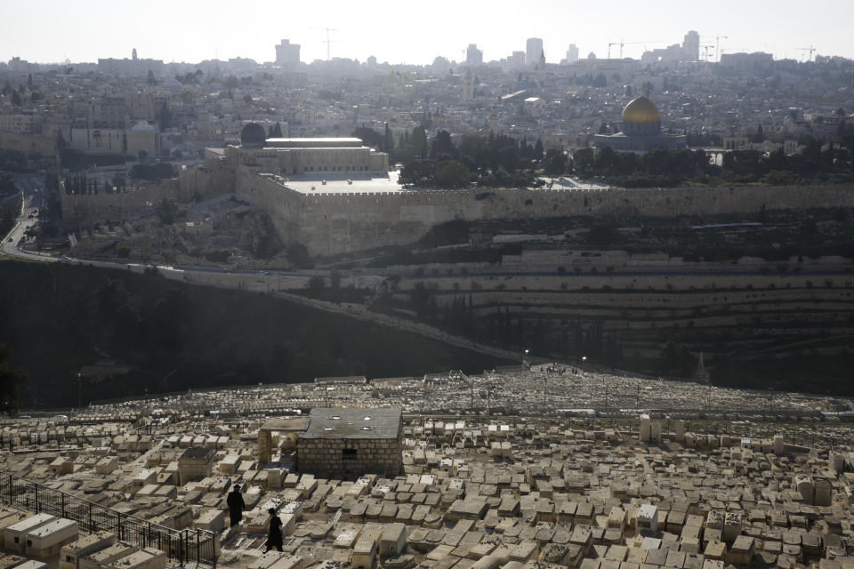 Dome of the Rock and al-Aqsa mosque compound is seen deserted as it remains shut to prevent the spread of coronavirus ahead of the Islamic holy month or Ramadan in Jerusalem, Thursday, April 23, 2020. AP Photo/Sebastian Scheiner)