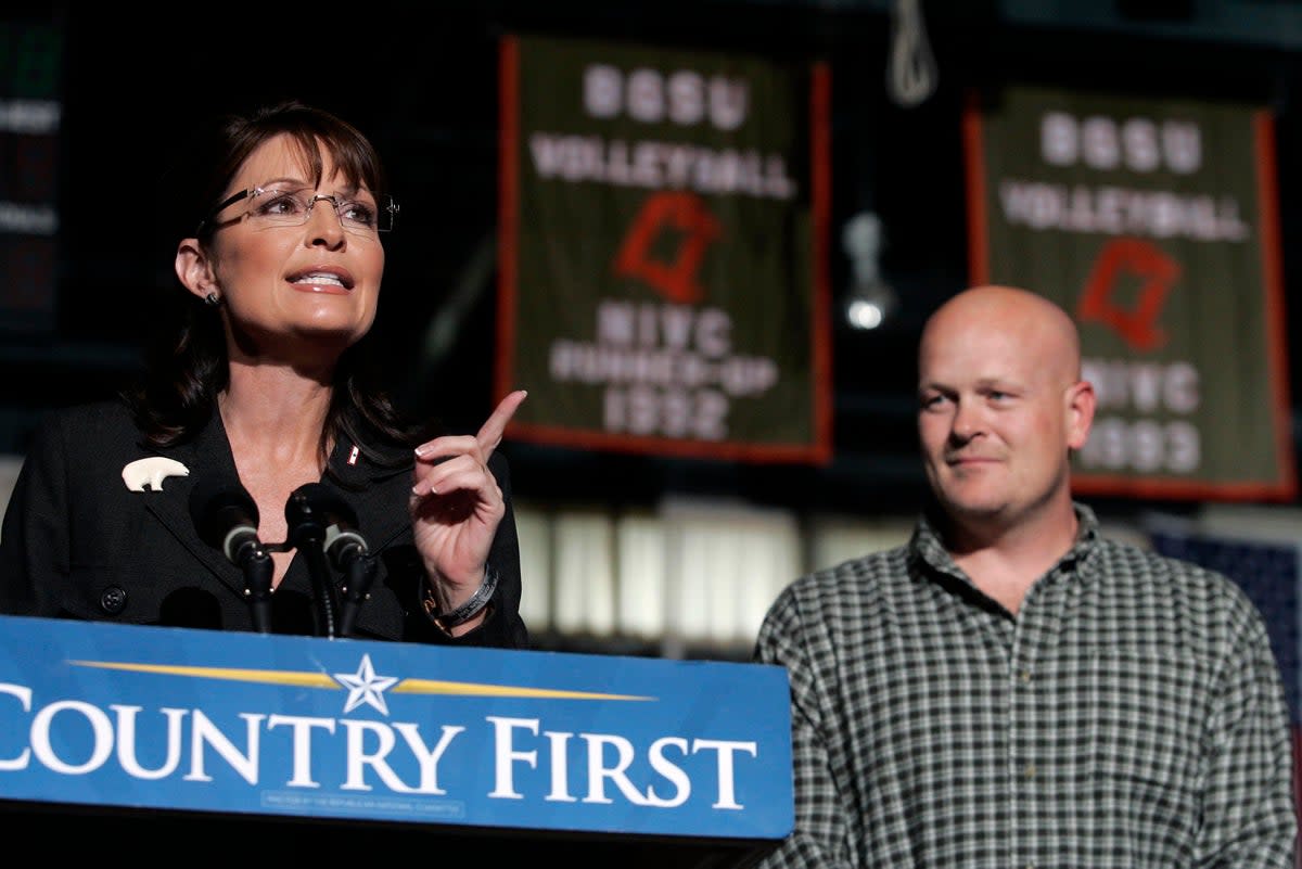 Wurzelbacher with Republican vice-presidential nominee Sarah Palin at Bowling Green University in Bowling Green, Ohio (Getty Images)