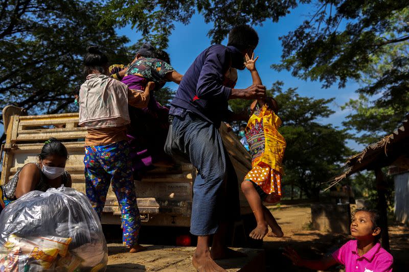 Thailand send hundreds of refugees back to Myanmar despite the continued fighting