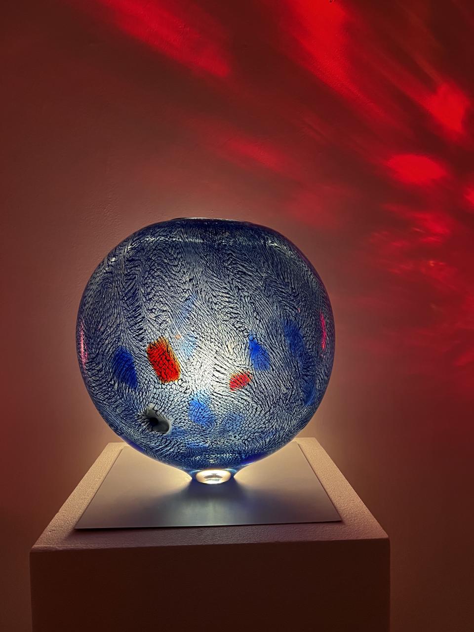 An exhibit with Viabizzuno showcases light filtered through the vases of Venetian glassmaker Lino Tagliapietra, considered the world's greatest Master of Contemporary Glass.