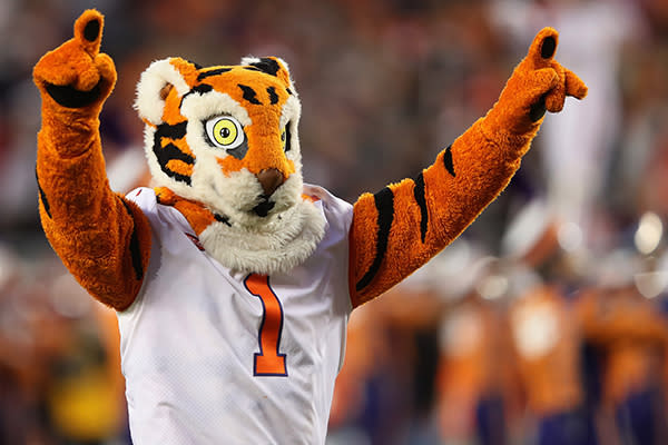 El equipo de futbol de los Clemson Tigers fue invitado a celebrar su campeonato en uno de los mejores restaurantes del mundo. Foto: Sean M. Haffey / Getty Images.