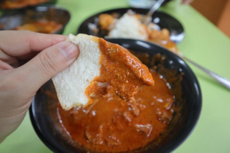 mama's curry - bread dunking