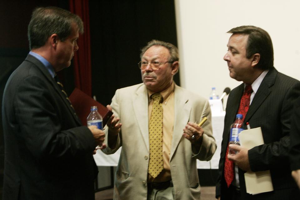 Eliud Trevino (center) speaks with candidates for mayor Karl Dean (left) and Kenneth Eaton at the conclusion of a forum held at Watkins College in Nashville, Tenn., Wednesday, July 25, 2007.