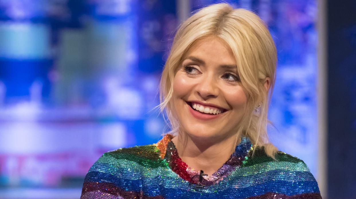 Holly Willoughby showed off her svelte new look on ‘The Jonathan Ross Show’ [Photo: Rex]