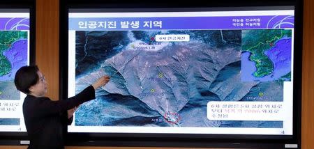 South Korea's Earthquake and Volcano Monitoring Division officer points at where seismic waves observed during a media briefing at Korea Meteorological Administration in Seoul, South Koreaon September 3, 2017. Lee Sang-Hak/Yonhap/via REUTERS ATTENTION EDITORS - THIS IMAGE HAS BEEN SUPPLIED BY A THIRD PARTY. SOUTH KOREA OUT. NO RESALES. NO ARCHIVE.