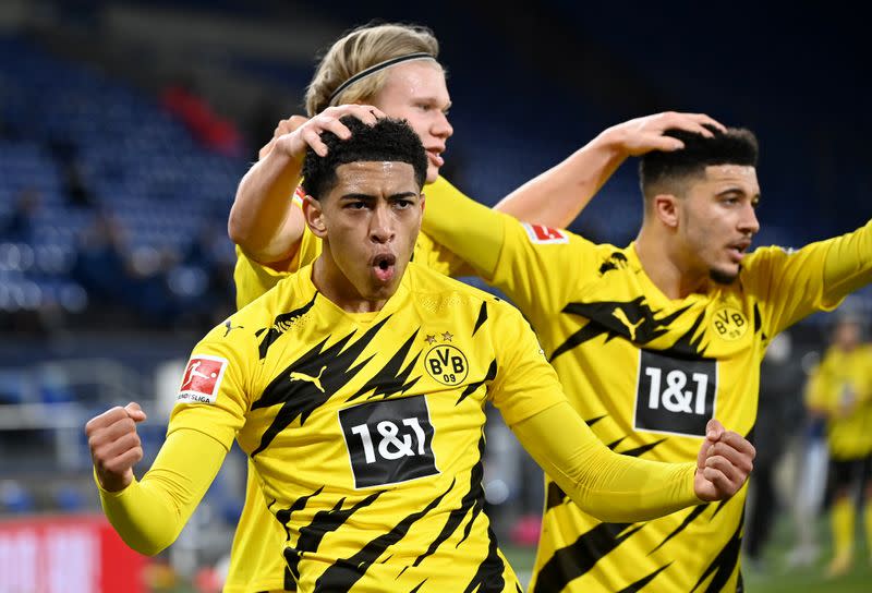 Bundesliga - Schalke 04 v Borussia Dortmund