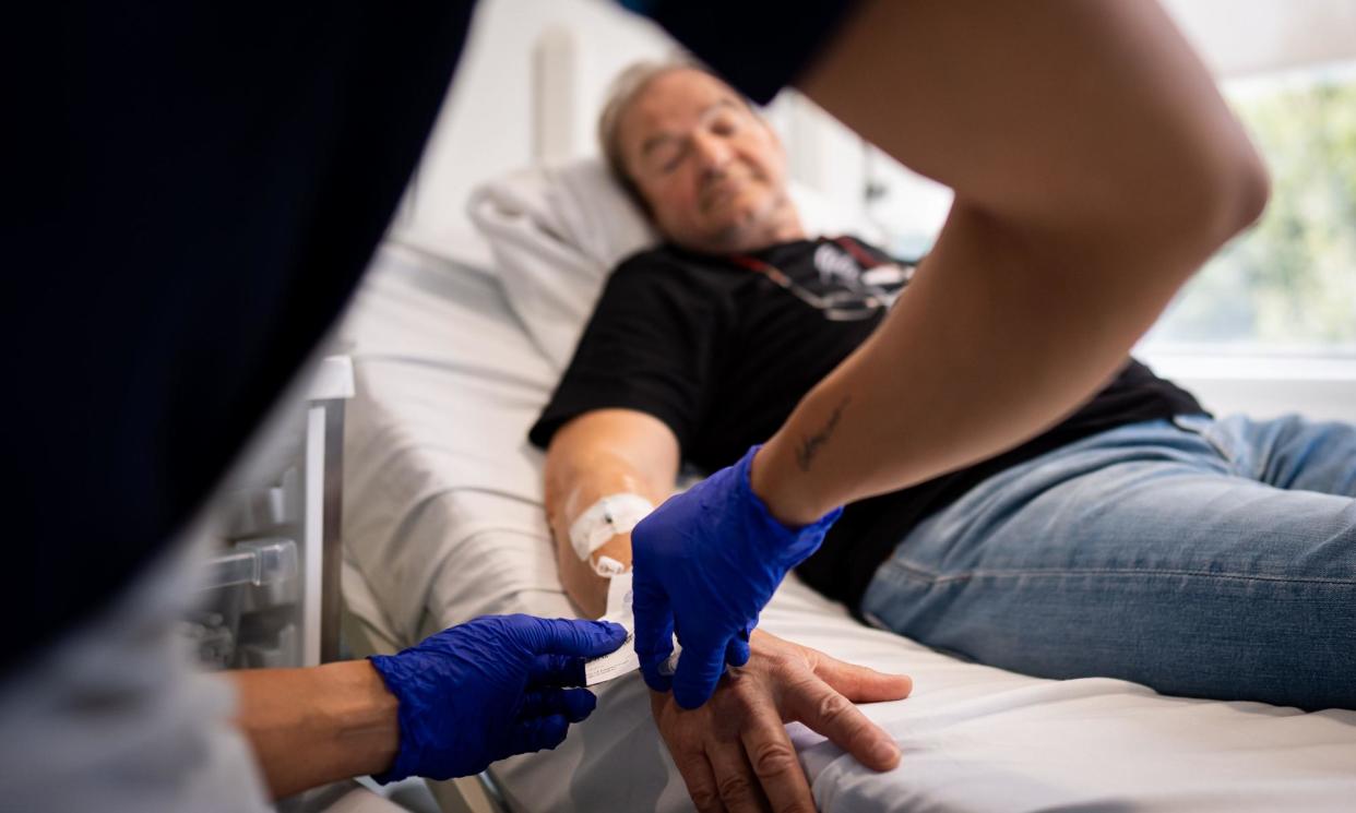 <span>Janusz Racz receives the UK trial’s first injection of BioNTech’s mRNA cancer immunotherapy for non-small cell lung cancer at University College London hospital.</span><span>Photograph: Aaron Chown/PA</span>