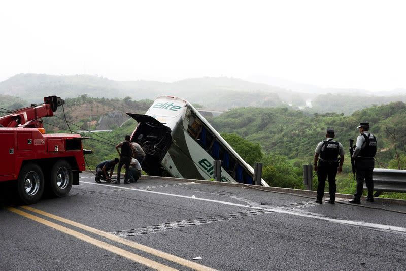 Bus crashed on a highway killing several people, in Tepic