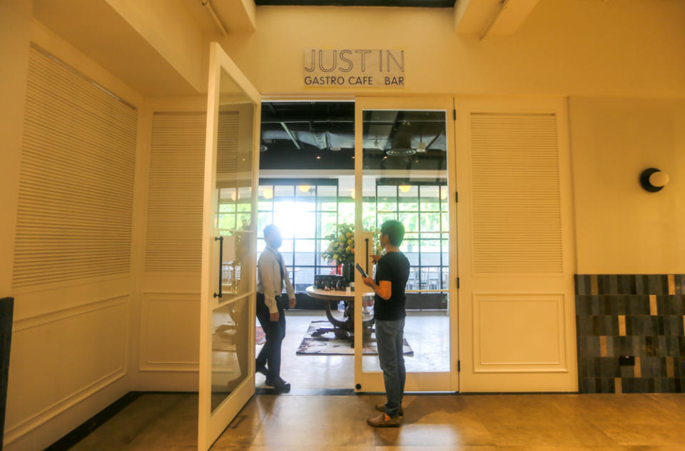 justin - storefront