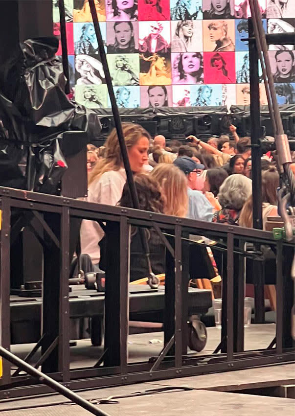 Blake Lively con sus hijas en el concierto de Taylor Swift en Madrid