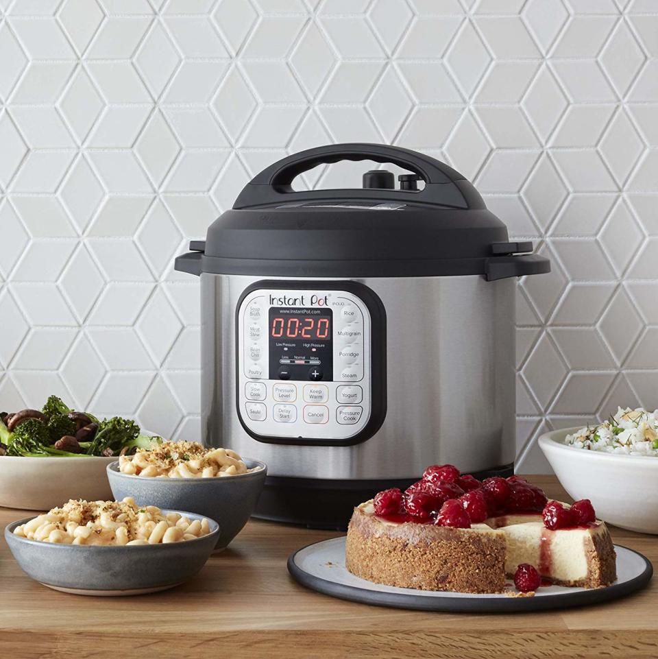 Instant Pot Duo 7-in-1 Multi-Use Programmable Pressure Cooker