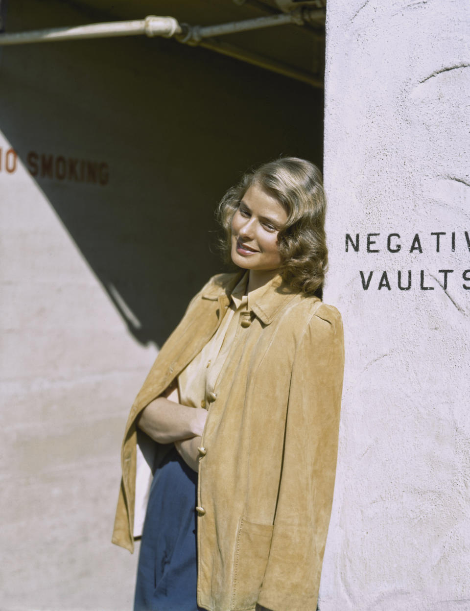 Bergman photographed leaning against a wall.