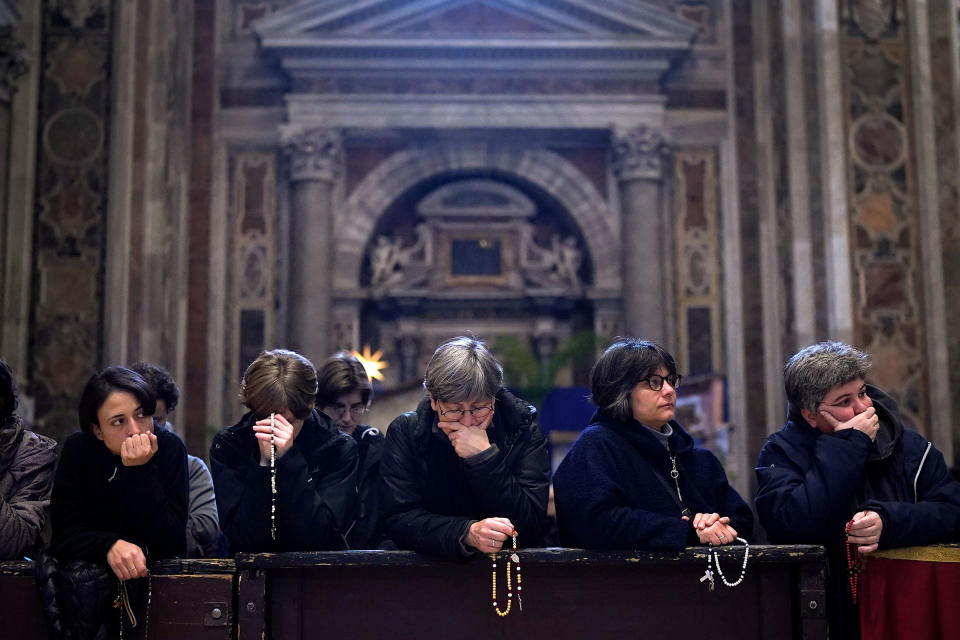 People pray as Pope Emeritus Benedict XVI lies in state at St. Peter’s Basilica on Jan. 3, 2023, in Vatican City.<span class="copyright">Christopher Furlong—Getty Images</span>