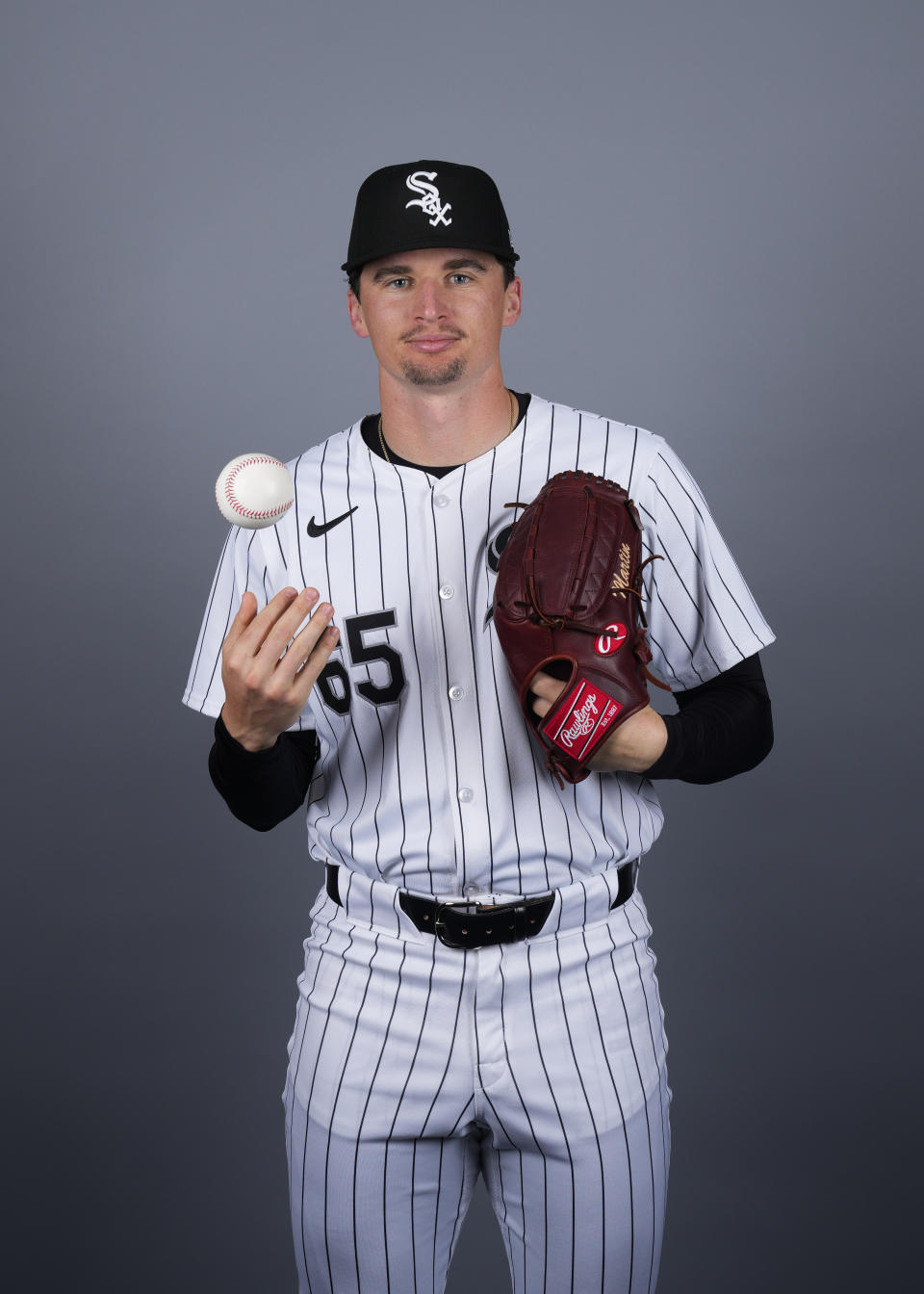 Chicago White Sox pitcher Davis Martin poses for a portrait Wednesday, Feb. 21, 2024, in Phoenix. (AP Photo/Lindsey Wasson)