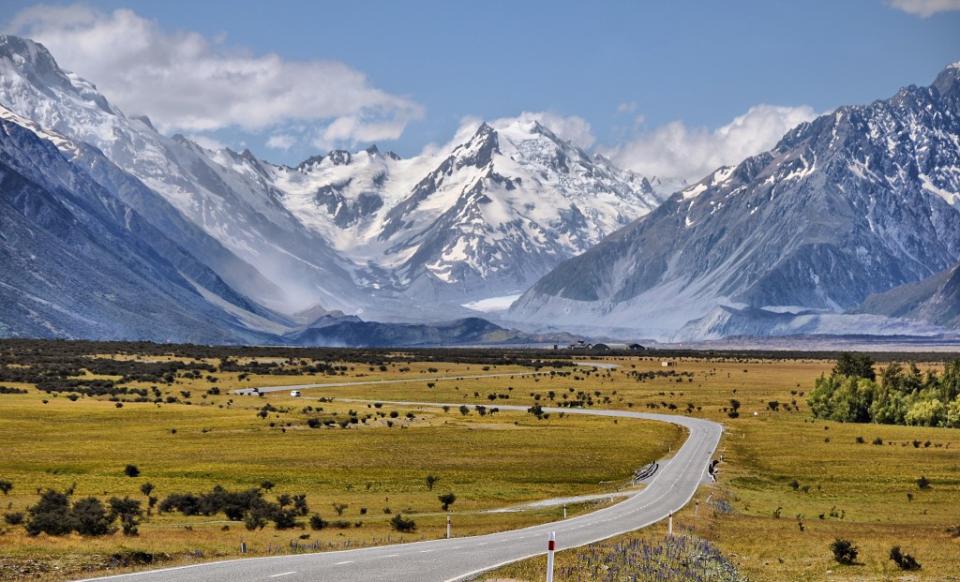 Road toaward Mount Cook, New Zealand