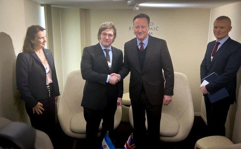 17 01 24
Davos
Encuentro entre Javier Miley y 
David Cameron