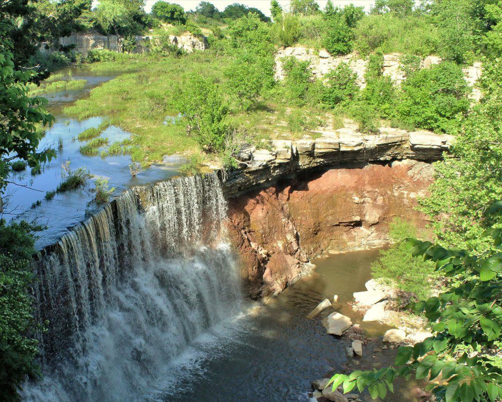 Kansas: Cowley Lake Waterfall