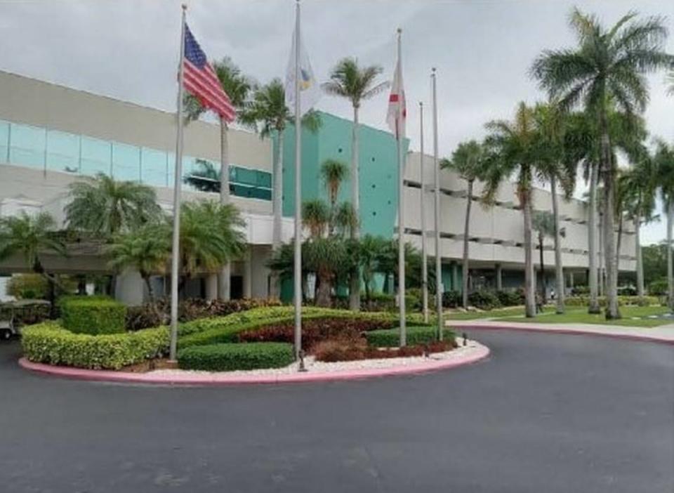 El Condado Miami-Dade transformaría un complejo de oficinas en Quail Roost Drive en el nuevo Centro de Gobierno de South Dade.