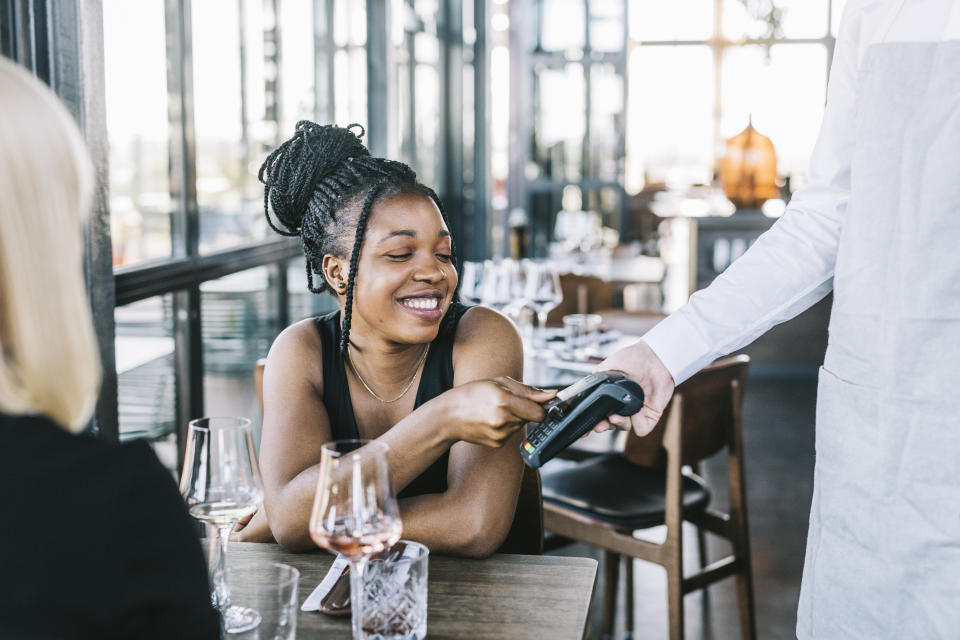 Tickets-restaurant : cette astuce méconnue permet de dépasser le plafond des 19 euros (Crédit : Getty Images)