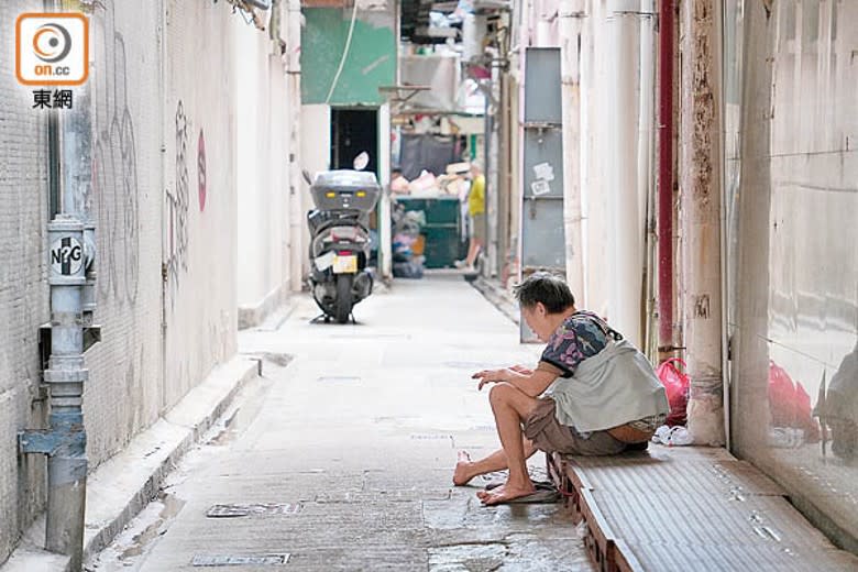 本港貧富差距問題根深柢固。