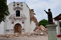 <p>View of damages at the Church of San Vicente Ferrer following an 8.2 magnitude earthquake that hit Mexico’s Pacific coast, in Juchitan de Zaragoza, state of Oaxaca on Sept . 8, 2017. (Photo: Ronaldo Schemidt/AFP/Getty Images) </p>
