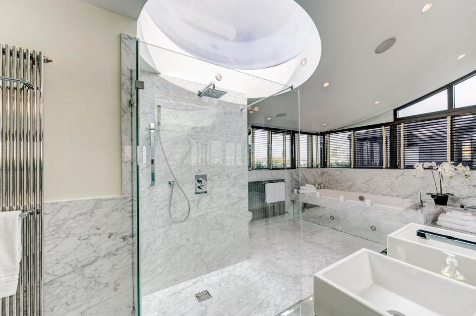 Marbled: a palatial bathroom at Hugh Grant’s former penthouse in South Kensington (Berkshire Hathaway Homeservices London)