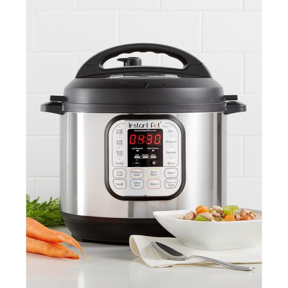 Instant Pot DUO60 7-in-1 Programmable Pressure Cooker 6-Qt.