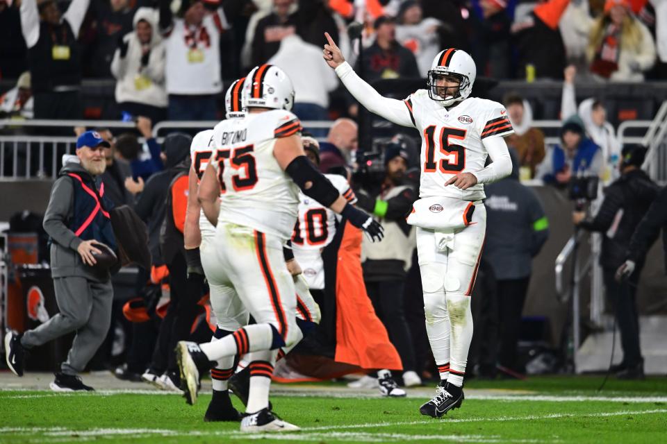 Dec 28, 2023; Cleveland, Ohio, USA; Cleveland Browns quarterback Joe Flacco (15) celebrates after a touchdown pass against the New York Jets during the first half at Cleveland Browns Stadium. Mandatory Credit: Ken Blaze-USA TODAY Sports