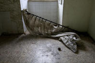 A curtain lies on the floor inside an empty room at the Cavallerizza Reale building, which is occupied by the "Assemblea Cavallerizza 14:45" movement in Turin, Italy, July 22, 2016. REUTERS/Marco Bello