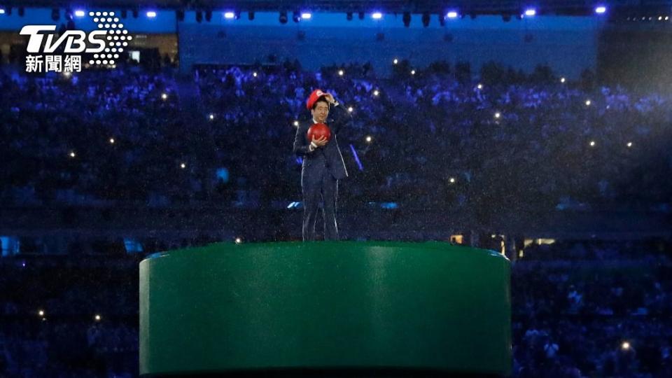 日本首相安倍晉三在2016年里約奧運閉幕式上扮演電玩主角瑪利歐。（圖／達志影像美聯社）