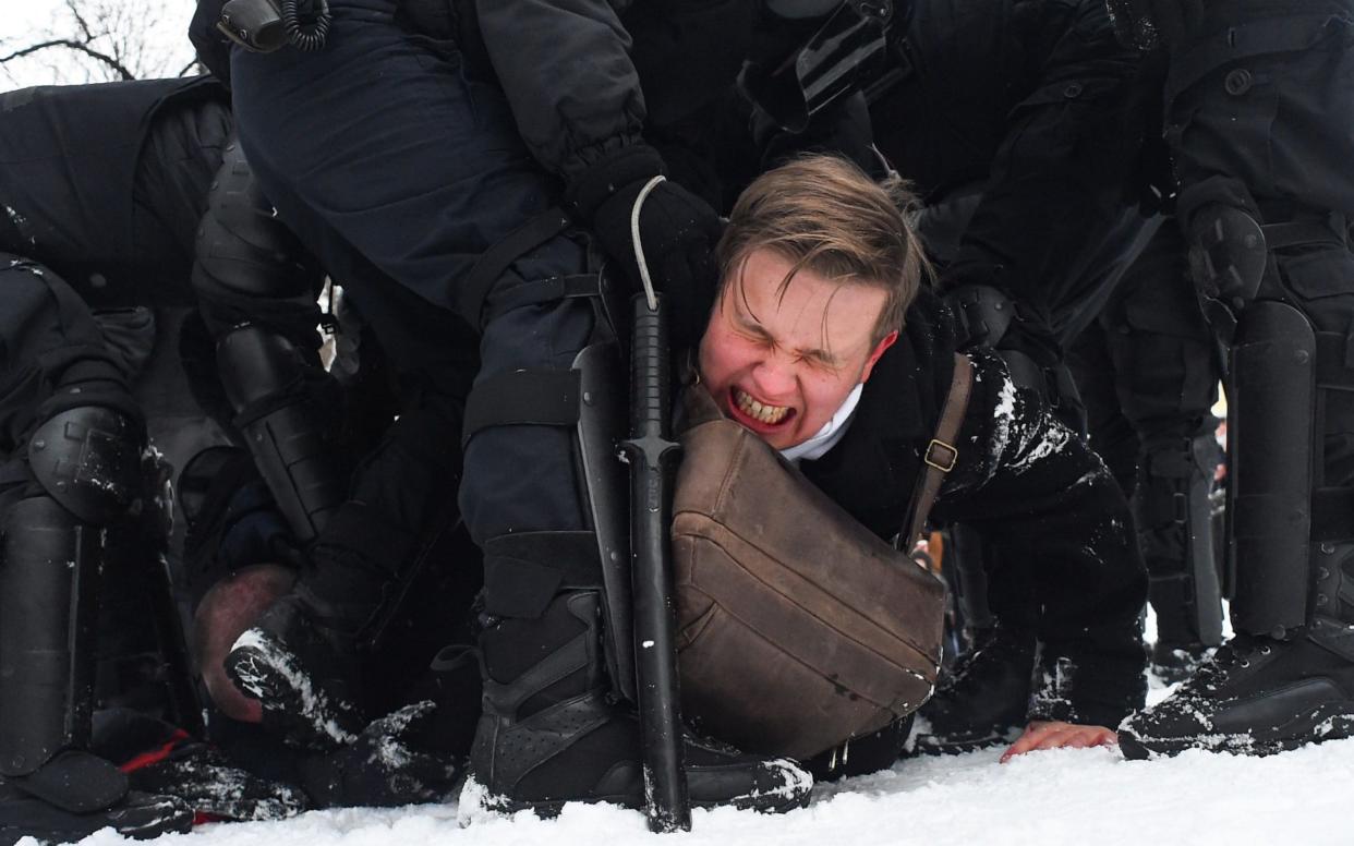 Police detain a man during a rally in support of jailed opposition leader Alexei Navalny in Saint Petersburg - Olga Maltseva/Olga Maltseva