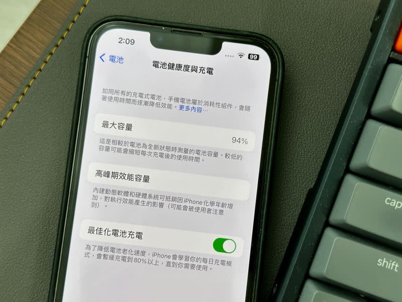 ▲iPhone在台灣使用率非常高，平均每10個人就有6人使用iPhone。(圖／記者周淑萍攝)