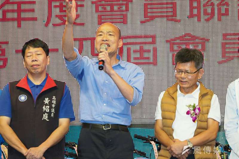 國民黨高雄市長參選人韓國瑜13日出席高雄縣同鄉會會員大會，站在韓國瑜右方的是前高雄縣長楊秋興。（新新聞林瑞慶攝）.jpg