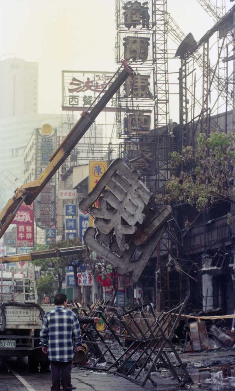 台中衛爾康西餐廳27年前發生大火，造成64人死亡。